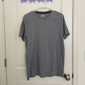 EUC |‎ Hollister men’s gray embroidered logo scoop neck shirt short sleeve large